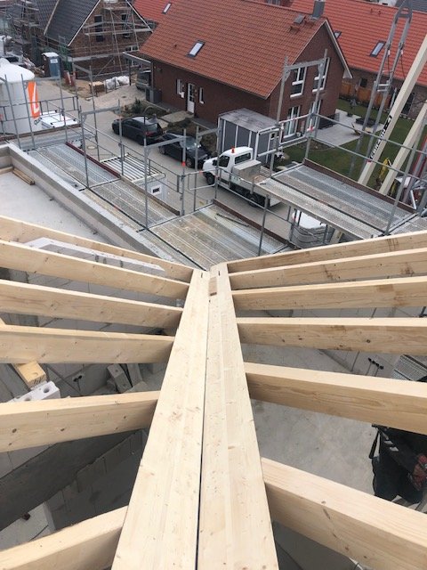 Dachkonstruktion aus Holz bei einem Bauprojekt der Christian Döbler Zimmerei